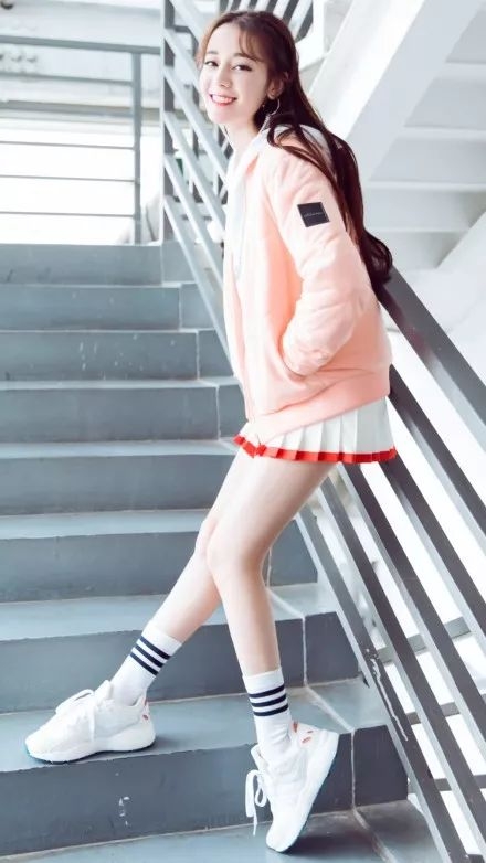 关晓彤北京大妞造型获封“出道最佳”，最新一波小花美照你pick谁