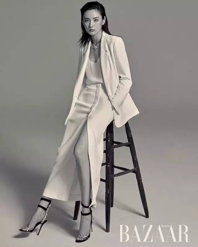 超越刘亦菲连续两年被评为亚洲最美的她，突然肿成这样了？