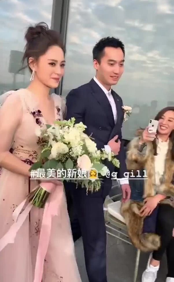 阿娇正式注册嫁给赖弘国，婆婆现场向阿娇“示爱”，并表示不催生