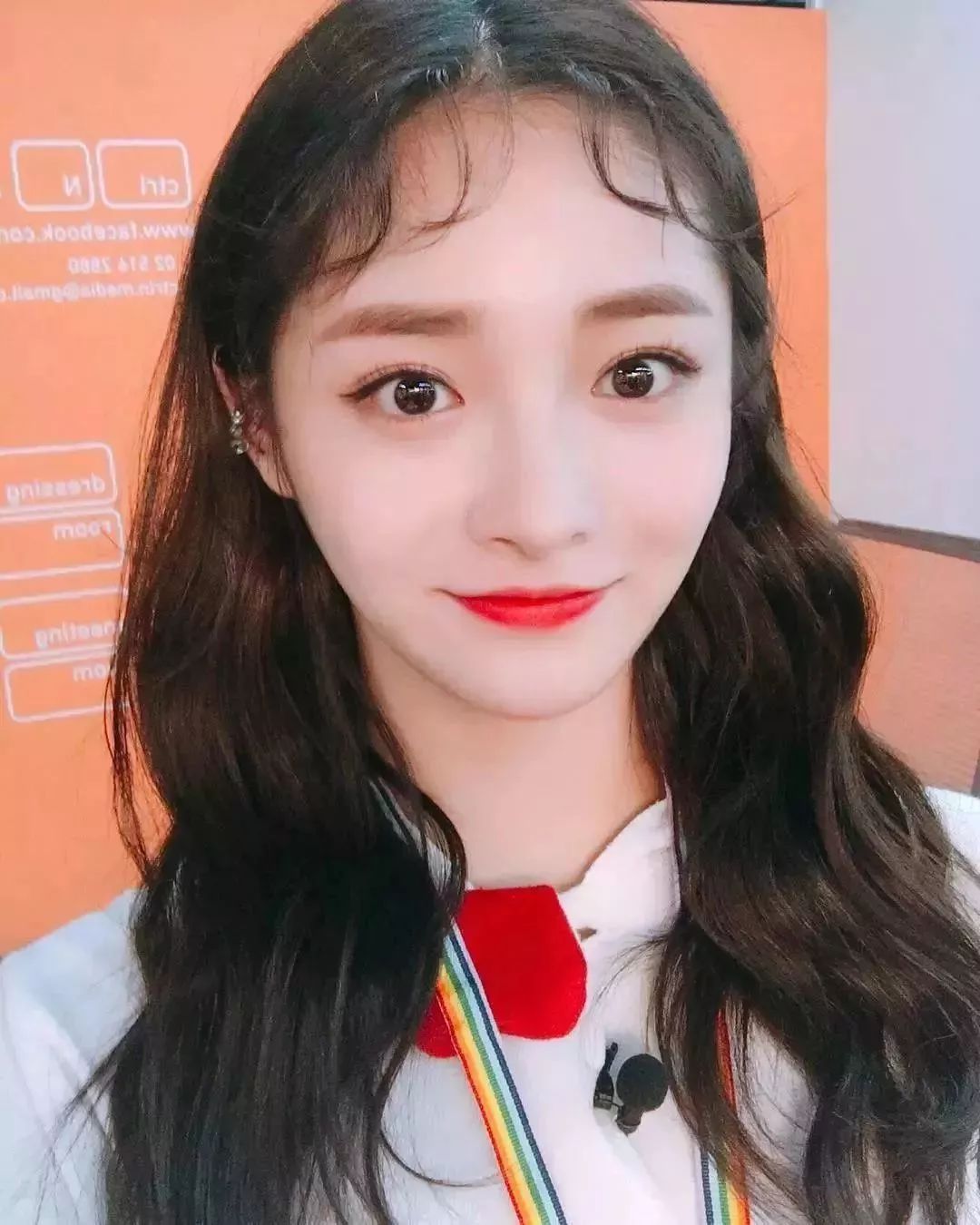 直发显脸大,头发贴头皮!要怎么才能显示脸小?