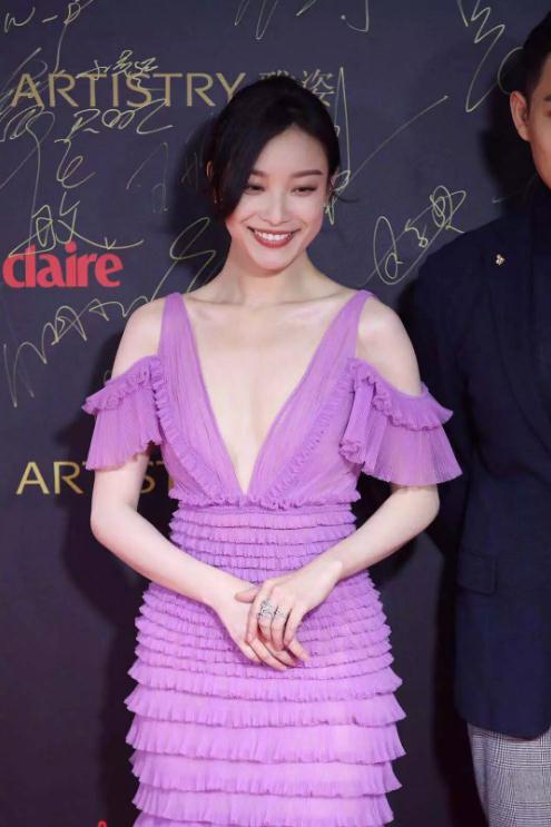 杨幂最近的红毯怎么了,就没穿过一件好看的衣服