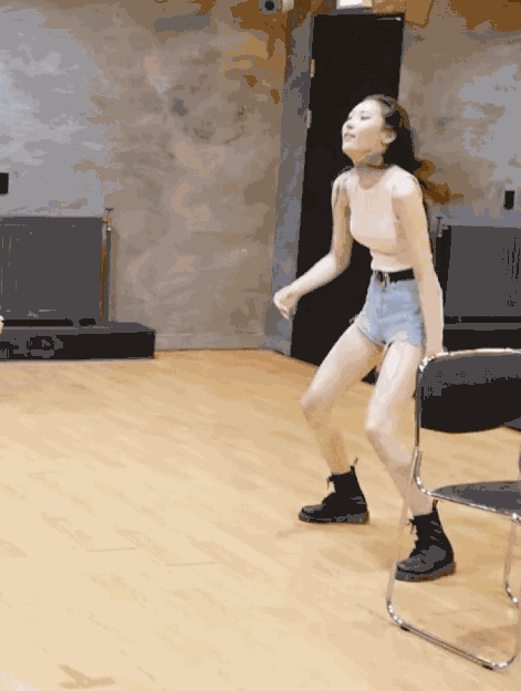 李宣美南韩腿精人设崩了！赢了五亿天价美腿，却输给赵薇？