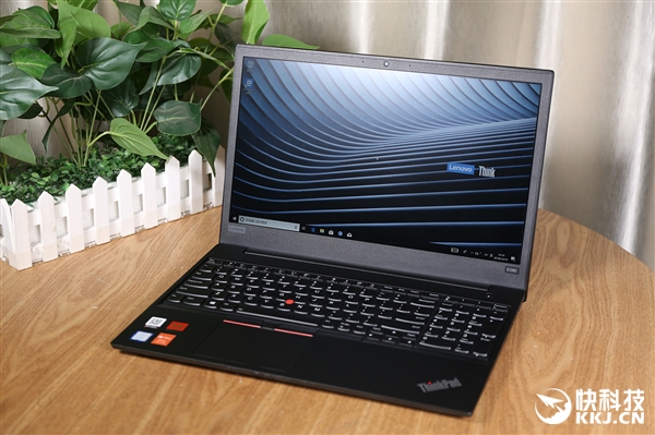 联想ThinkPad E580笔记本图赏：6.9mm微边框