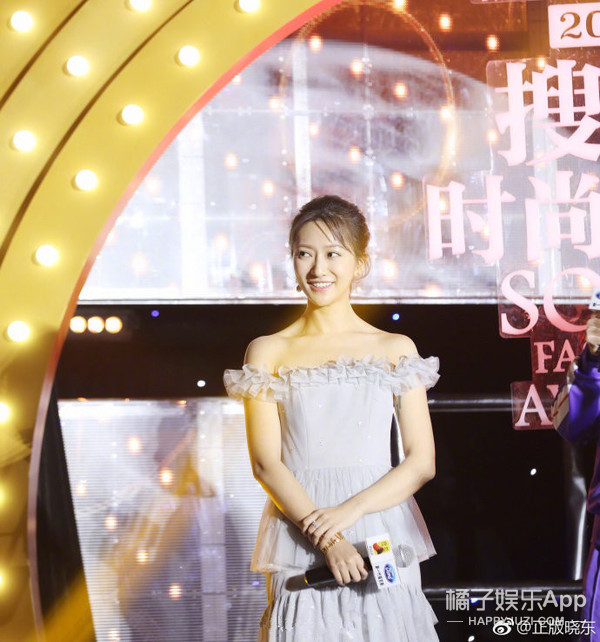发微信鼓励闺蜜也被说是立人设，她最近怎么做啥都被嘲？