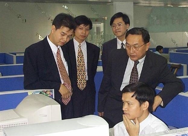 雷军和求伯君写密信封存:2048年再挖出启封