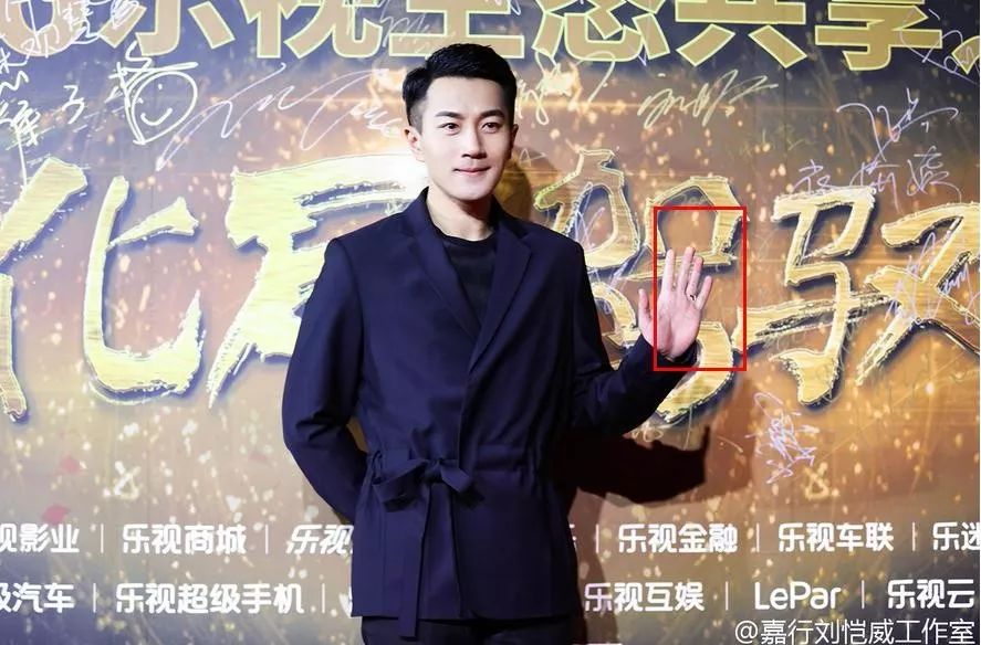 杨幂婚戒竟比手指大一圈 今年生日后再无佩戴
