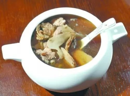 并可适量加些葱,山药,小茴香,大枣,枸杞,党参,陈皮等食材作调料.