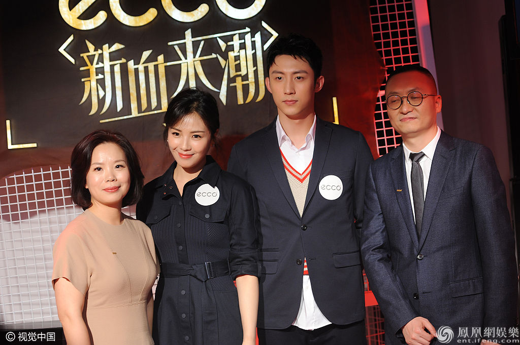 刘涛穿连衣裙优雅露温暖笑容 黄景瑜“西装三件套”成熟稳重