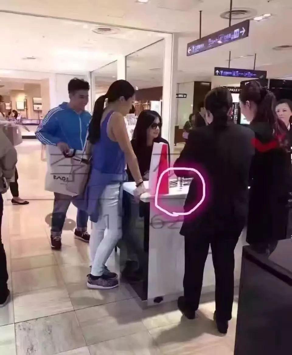 价值4900块的精华女明星几乎人手一瓶，细胞自噬技术到底是什么？