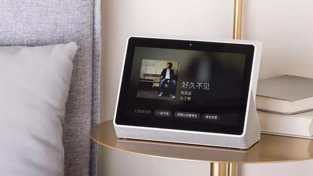 居然自带可触摸屏！腾讯新出的智能音箱究竟好不好用呢？