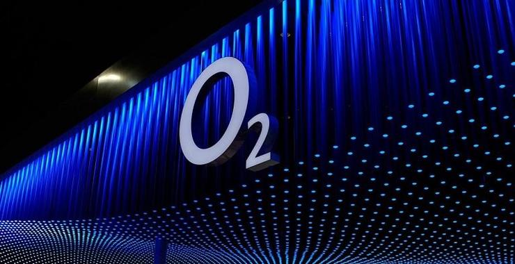 英国电信移除华为设备后，多家运营商继续与华为合作，并达成20亿英镑协议