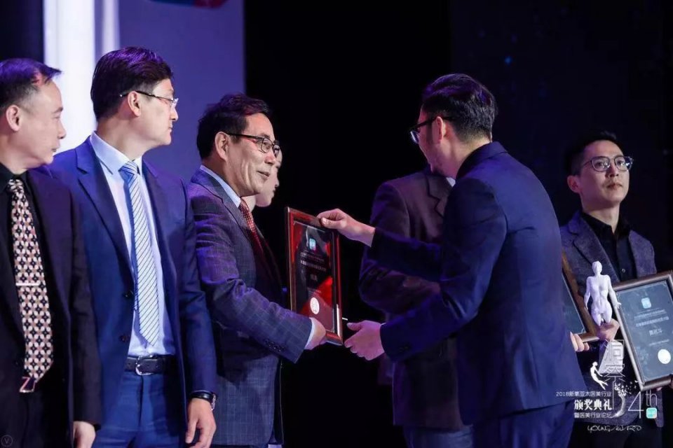 要说今年最受欢迎的黑莲花脸，换头失败的她当之无愧！