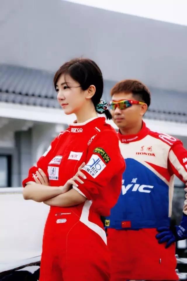 《头文字D》中的女车手和现实里中国的女性职业赛车手