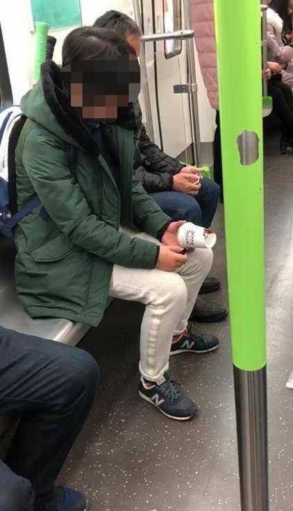 武汉“地铁上点燃奶茶杯扔乘客”女子被刑拘