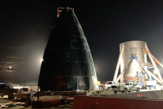 SpaceX星舰采用不锈钢 科幻闪耀风十足