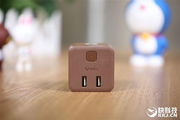 公牛Line Friends小魔方USB插座无线版图赏：萌化了