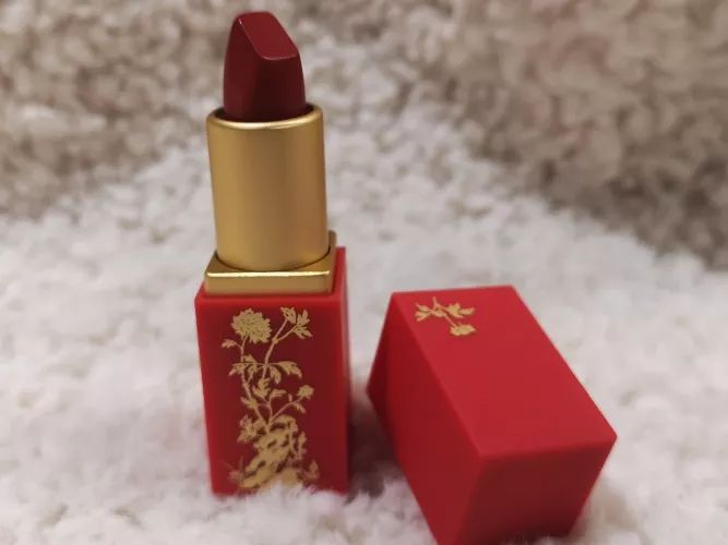 真人实测5款故宫淘宝口红，我再也不要上故宫的当！
