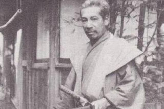 日本最后的斩首刑:刽子手连砍两刀没死,第三刀,她却说了三个字