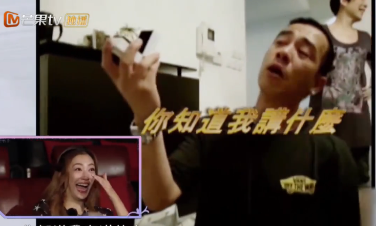 陈小春应采儿晒家人合照黑成碳，网友：“这是在非洲海滩吗”