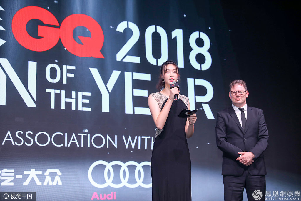 元气少女惠若琪高挑大气 对镜甜笑摆拍美出天际