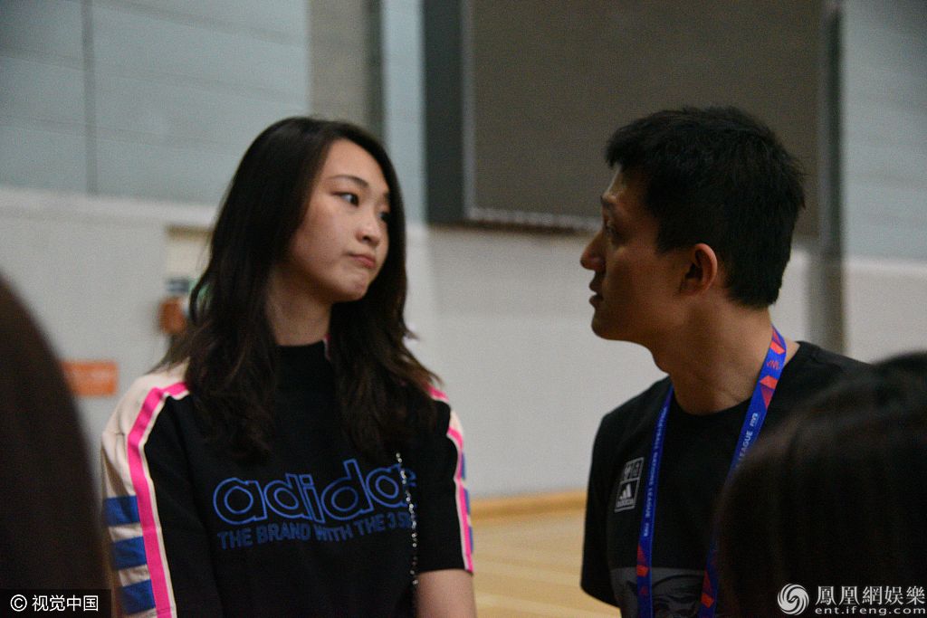 惠若琪现身女排联赛总决赛 扁嘴卖萌可爱爆棚