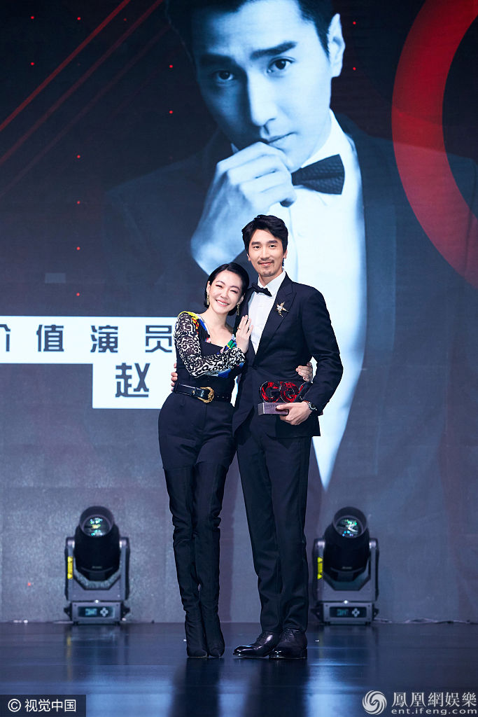 趙又廷獲GQ年度價值演員 穿一身黑色正裝氣質非凡 娛樂 第5張