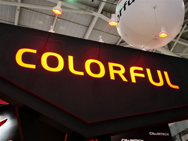 七彩虹推RNG定制版RTX 2080Ti：自带屏幕
