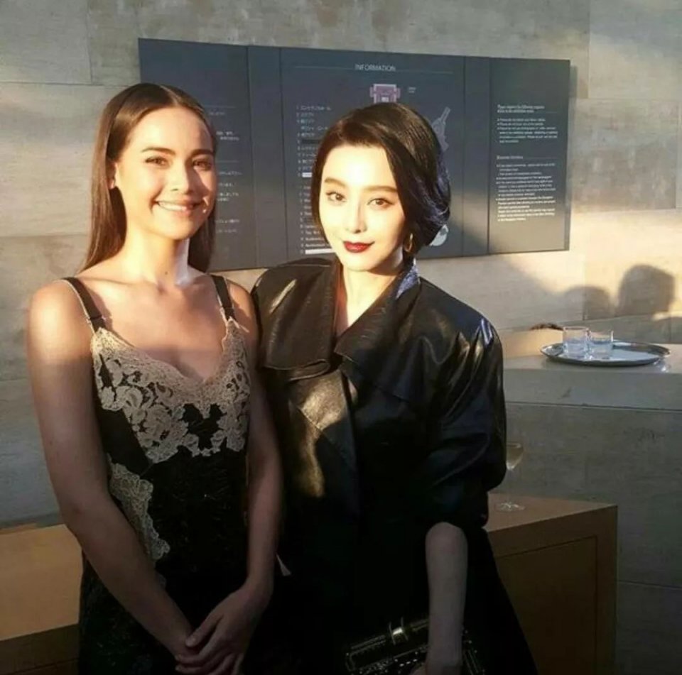 35岁的台湾甜妹和泰国全民女神同框居然把对方碾压得渣都不剩！