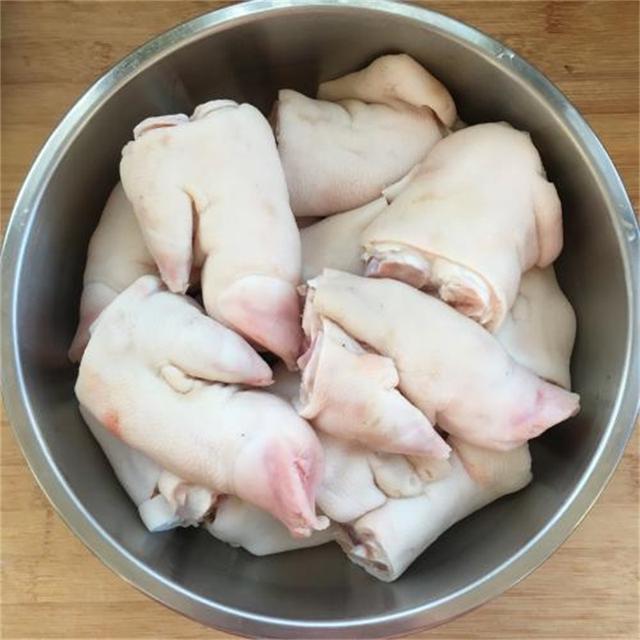 炖猪蹄时,想要猪蹄烂糊入味,一定要多加这一步