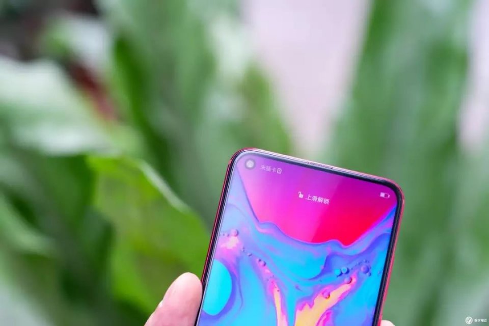 小议挖孔全面屏