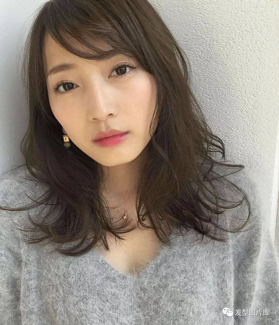 实拍:日本发型造型发的湿发长卷发型2岁女发廊扎发宝宝发型短发图片