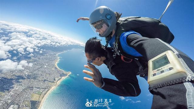第一次高空跳伞是什么感受?