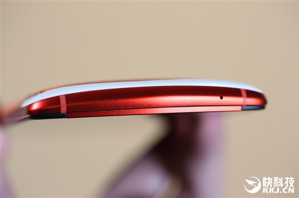 全球首创前置三摄!美图V7图赏:奢华扑面而来