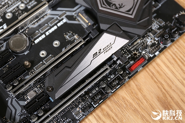 性价比、超频兼具！微星MEG Z390 ACE主板图赏