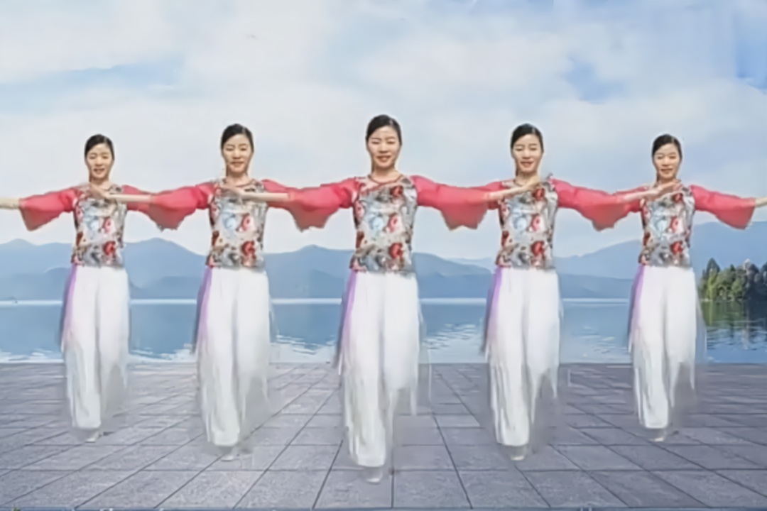 广场舞《再唱山歌给党听》,歌曲好听,舞姿优美,送给