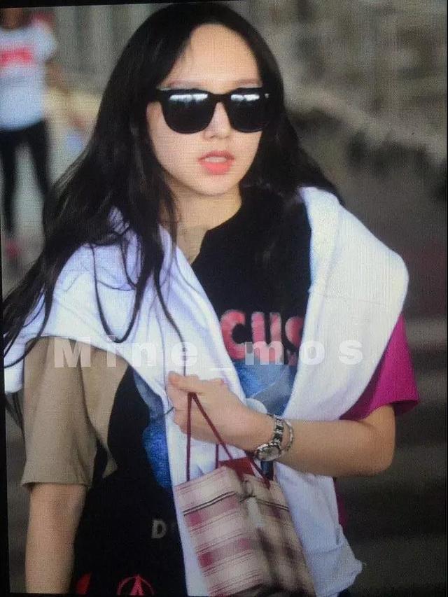 程潇近照曝光,皮肤白净素颜也很好看,没有刘海的额头显得有些大