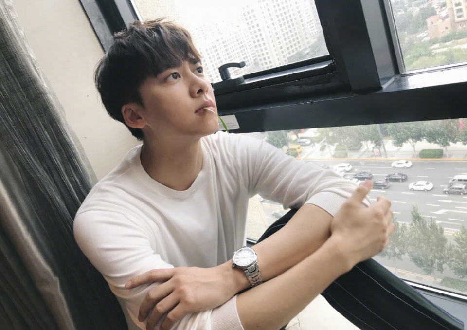 男明星被问喜欢什么类型的女生?卜凡送命,彭于