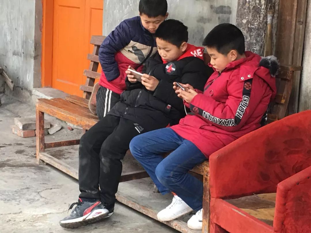 互联网大潮涤荡下，一座川东小镇的嬗变与坚守