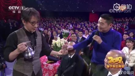 滴滴宣布将裁近2000名员工；短视频平台“弹幕”将“先审后播”；潘石屹拿到国内首张5G电话卡 | 猬报