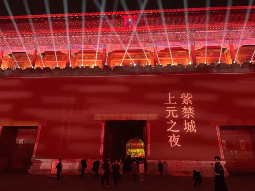 故宫94年来首开夜场，我们去现场看了它究竟有多美