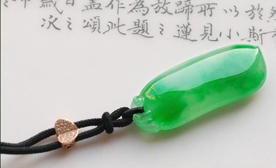 鑫劦飞每日一问（140）翡翠挂件如何搭配挂绳更好看？