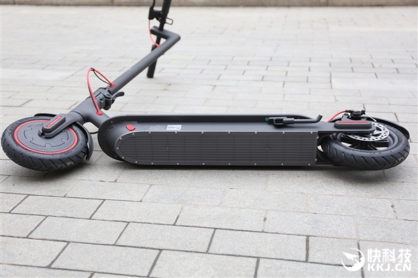 折叠只需3秒!小米米家电动滑板车Pro图赏