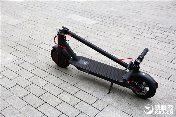 折叠只需3秒!小米米家电动滑板车Pro图赏