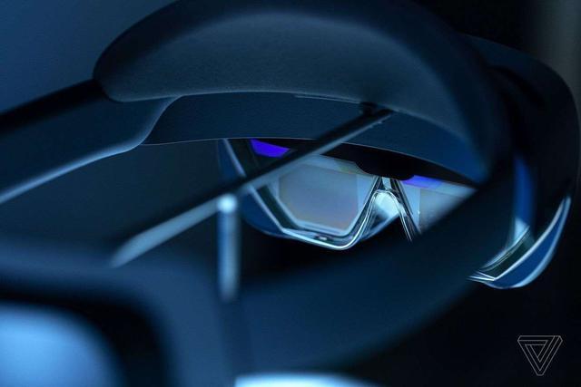 微软发布HoloLens 2：视场角扩大一倍 定价3500美元