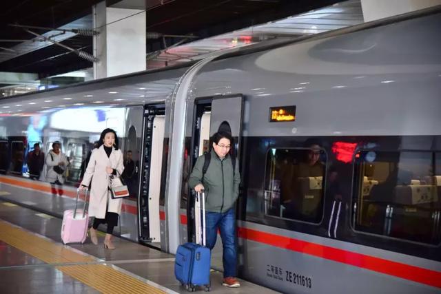 京沪高铁启动A股上市，日均搭载50万人，每小时进账146万