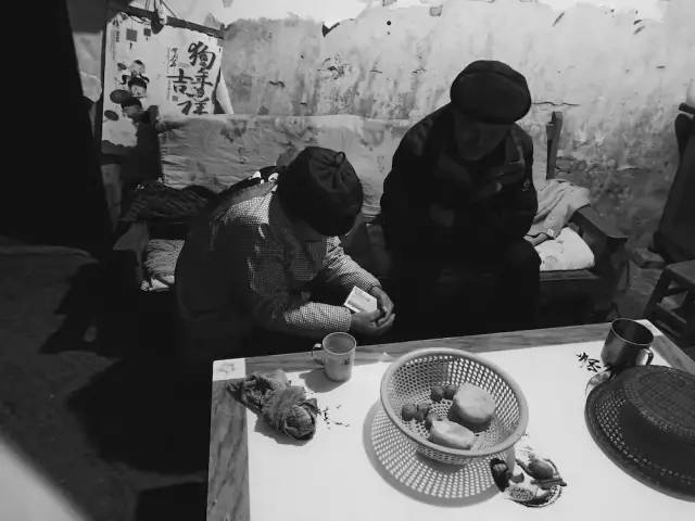 互联网攻陷中老年人群：奶奶抢红包，外婆学美图