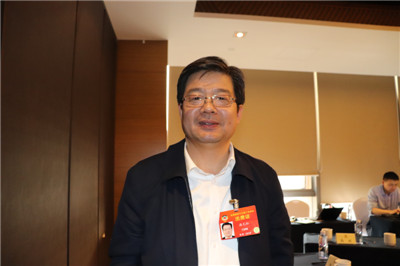 第十三届全国政协委员,辽宁省盘锦市副市长 潘元松 摄影/黄芳芳