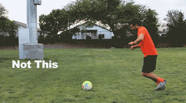 如何提高跑动间射门的准度?(动图演示)__凤凰网