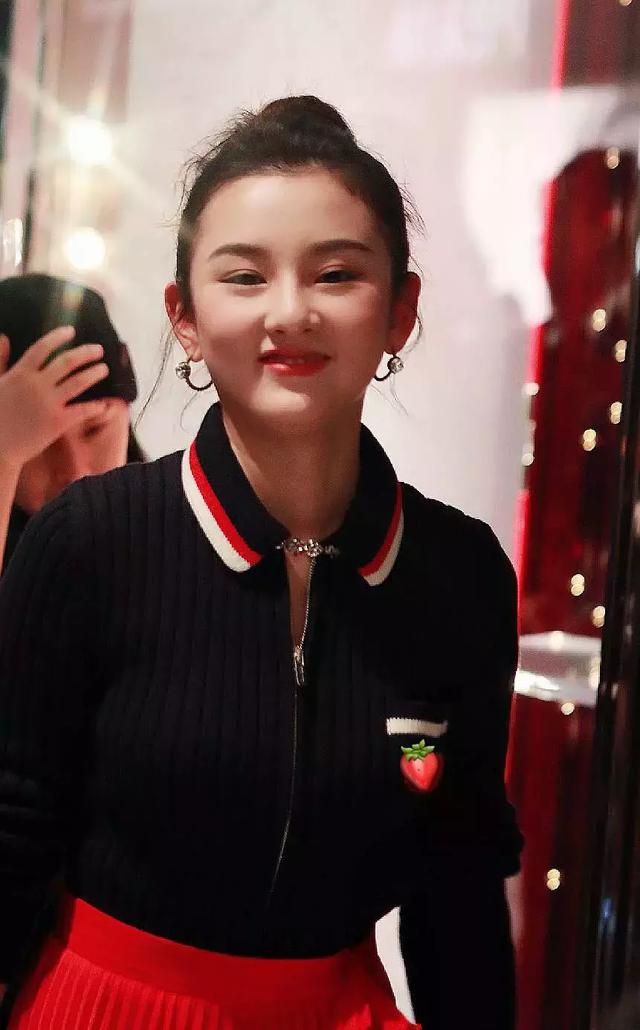 宋祖儿出席活动被抓拍，网友：脸怎么这么肉了？