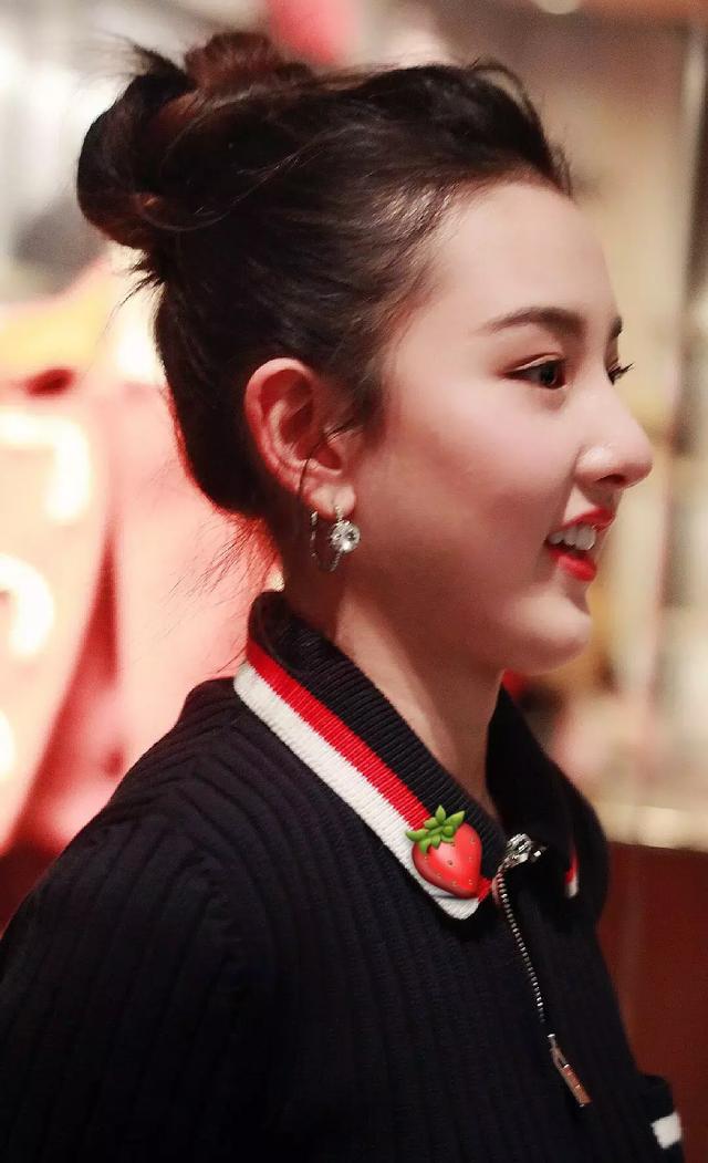 宋祖儿出席活动被抓拍，网友：脸怎么这么肉了？